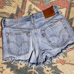 Levi’s 501 cutoff & distresses shorts